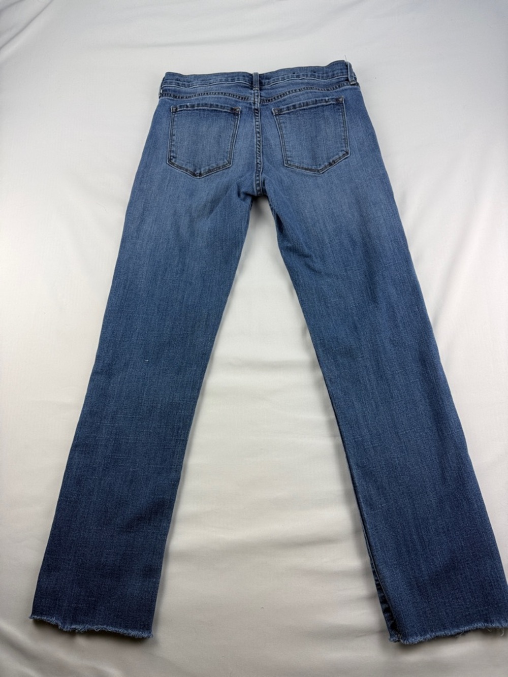 Banana Republic Girlfriend Jeans – Size 28 | Raw Hem Distressed - Picture 9 of 9